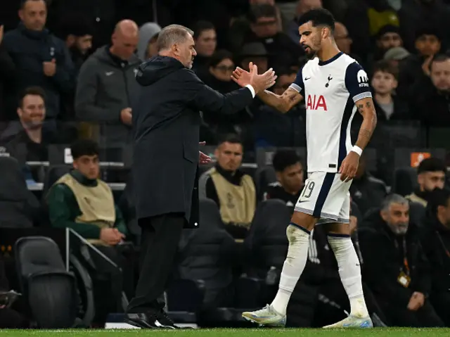 Dominic Solanke (R) shakes hands with Tottenham Hotspur manager Ange Postecoglou