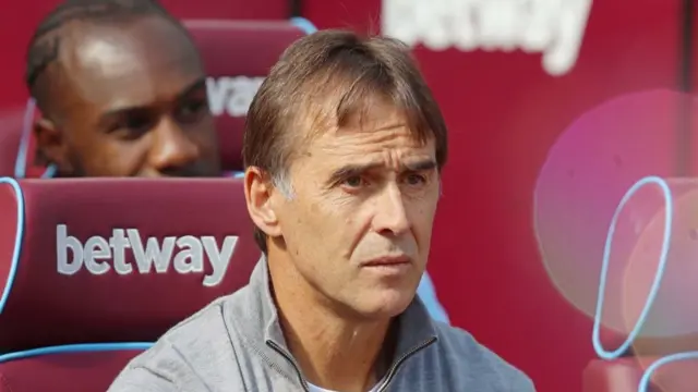 Julen Lopetegui Manager of West Ham United during the Premier League match between West Ham United FC and Chelsea FC at London Stadium on September 21, 2024 in London, England.