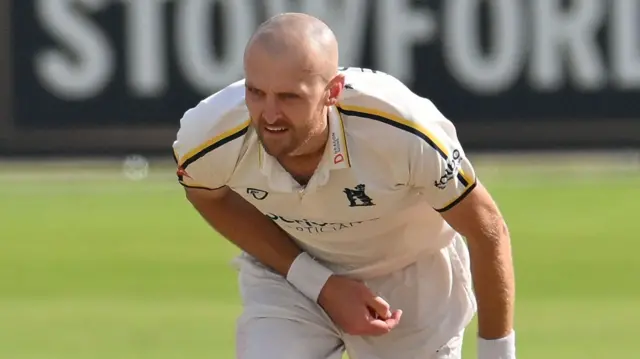 Oliver Hannon-Dalby bowling