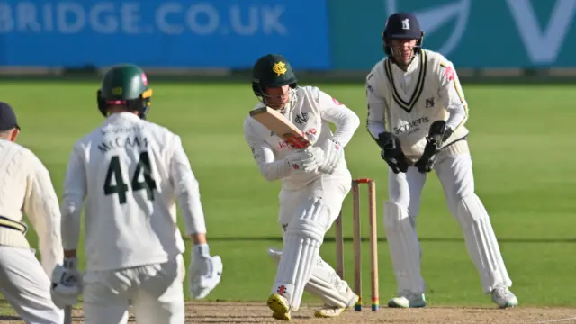 Notts v Warwickshire match action