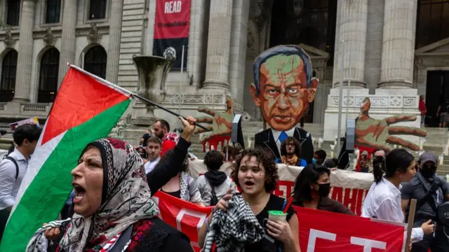 Protestors gather outside the New York Public Library holding a large effigy of Isreal Prime Minister Benjamin Netanyahu before marching to the United Nations in protest of Netanyahu's actions in the Middle East on September 26, 2024 in New York City.