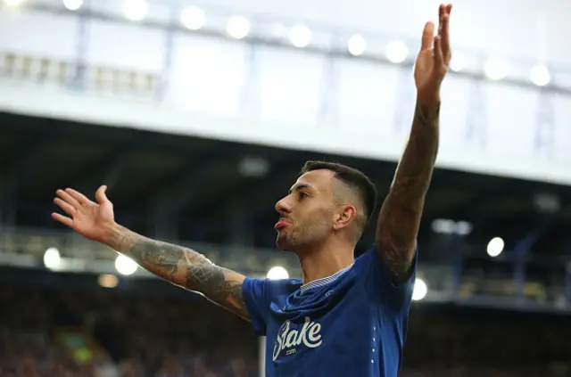 Dwight McNeil of Everton celebrates scoring his team's second goal