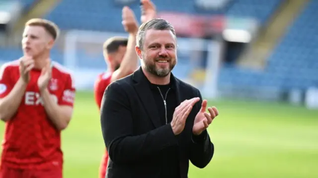 DUNDEE, SCOTLAND - SEPTEMBER 28: Aberdeen Manager Jimmy Thelin at Full Time during a William Hill Scottish Premiersihp match between Dundee FC and Aberdeen at the Scot Foam Stadium at Dens Park, on September 28, 2024, in Dundee, Scotland. (Photo by Rob Casey / SNS Group)