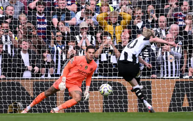 Anthony Gordon of Newcastle United scores his team