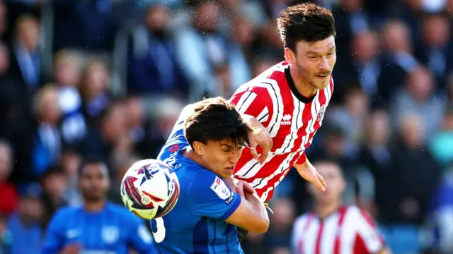 Kieffer Moore of Sheffield United and Tom McIntyre of Portsmouth