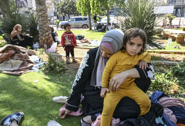 People who fled Dahiyeh due to Israeli attacks take shelter with their belongings in parks and open spaces as Israeli army continues its airstrikes on the Dahieh area