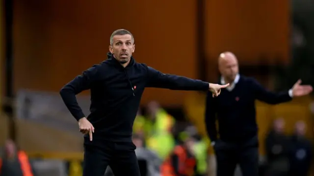 Gary O'Neil of Wolverhampton Wanderers during the Premier League match between Wolverhampton Wanderers FC and Liverpool FC at Molineux on September 28, 2024 in Wolverhampton, England.