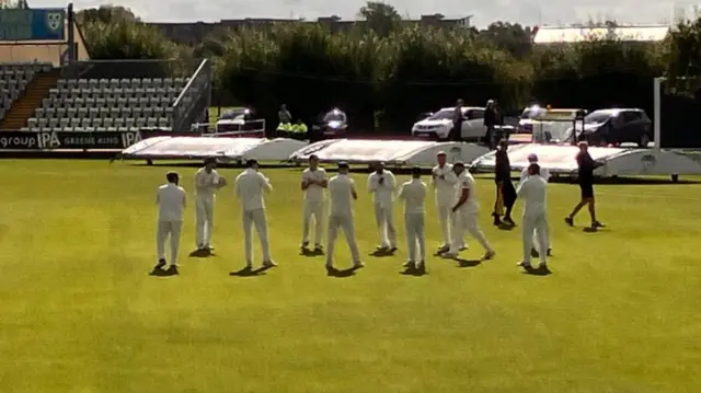 Worcestershire's fielders line up to create a guard of honour for Joe Leach