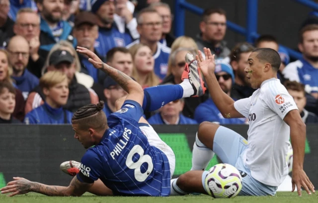 Kalvin Phillips challenges Youri Tielemans