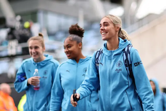 ill Roord, Khiara Keating and Vivianne Miedema of Manchester City arrive