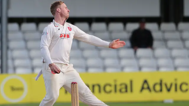 Simon Harmer bowling medium pace