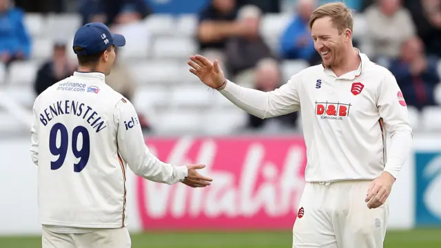 Simon Harmer celebrates wicket