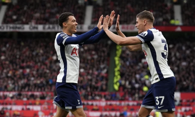 Brennan Johnson (centre) celebrates