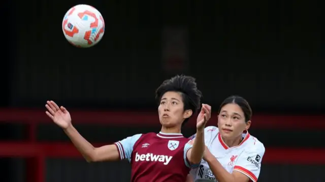 Riko Ueki is challenged by Fuka Nagano