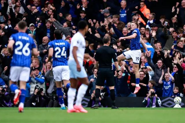 Ipswich celebrate