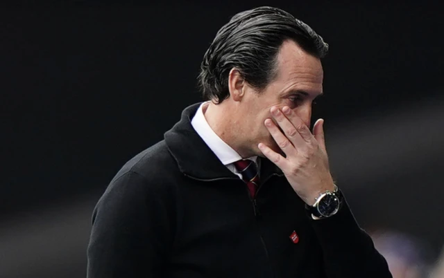 Unai Emery appears dejected