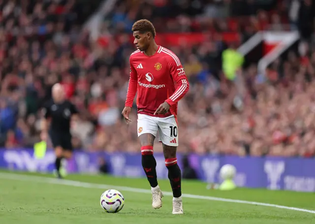 Marcus Rashford of Manchester United on the ball