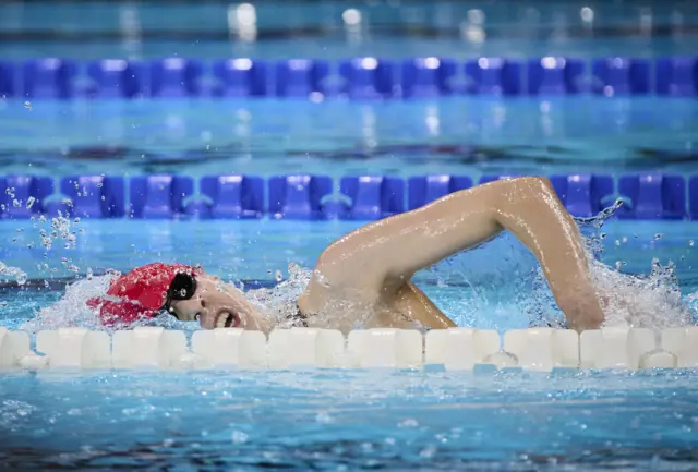 Scarlett Humphrey swimming freestyle at the Paralympics