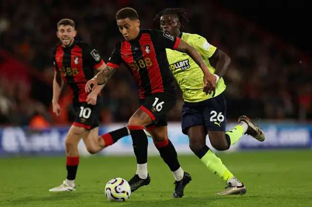 Marcus Tavernier (C) runs with the ball