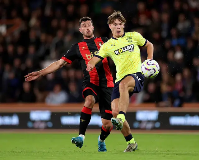 Tyler Dibling of Southampton controls the ball