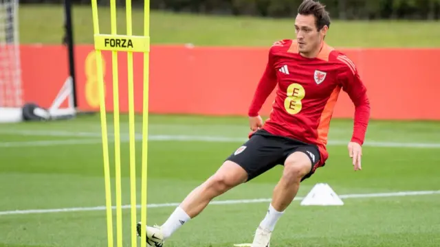 Connor Roberts in training with Wales