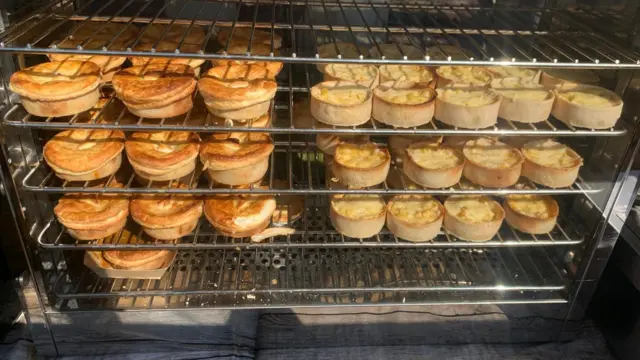 Pie stand