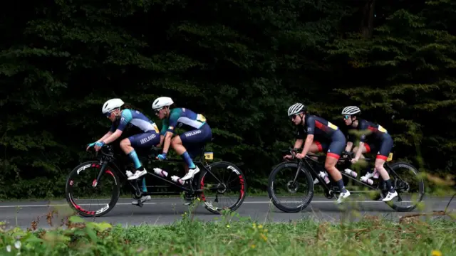 Ireland's Katie-George Dunlevy and pilot Linda Kelly alongside GB's Sophie Unwin and pilot Jenny Holl.