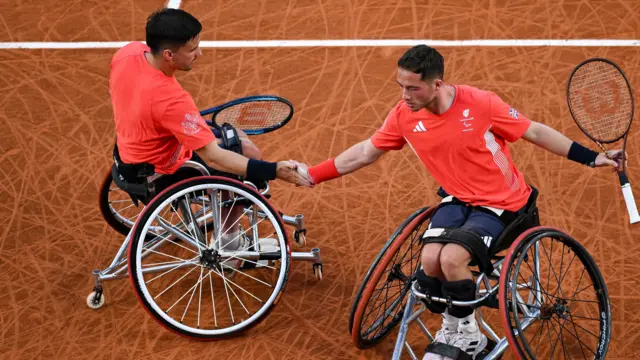 Alfie Hewett and Gordon Reid shake hands