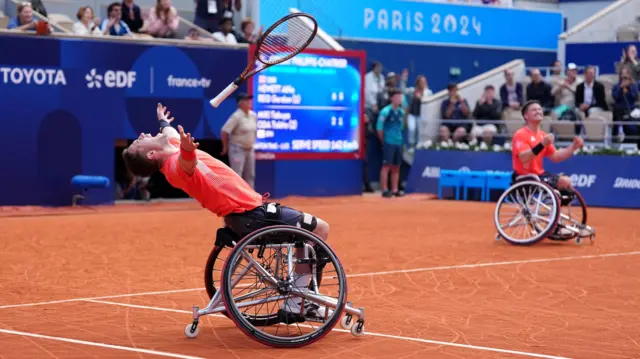 Alfie Hewett celebrates his gold medal