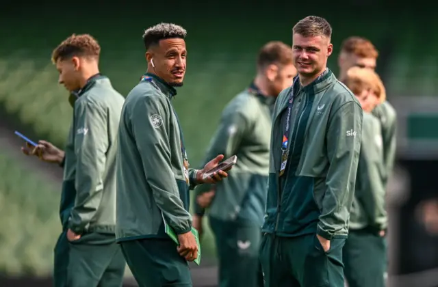 Robinson and Ferguson chat on the pitch before the match