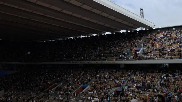 Roof opens on Court Philippe Chatrier