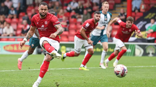 Kane Hemmings scores for Crewe