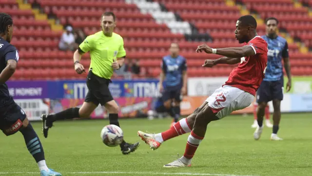 Chuks Aneke scores for Charlton