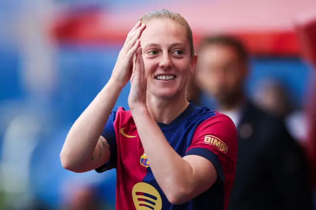 Keira Walsh applauds Barcelona fans