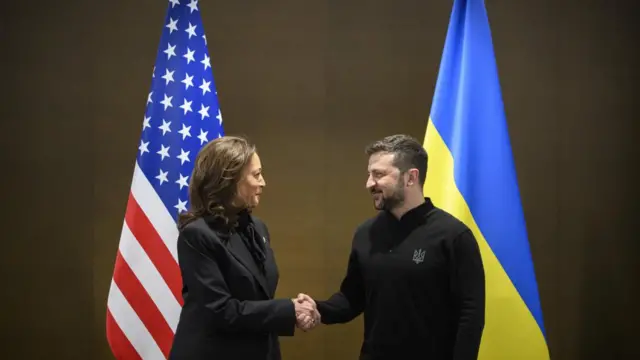 Kamala Harris (L) and Volodymyr Zelensky (R)