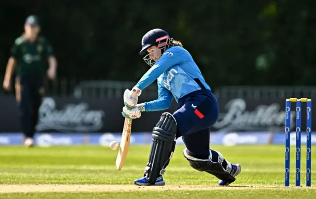 Tammy Beaumont batting v Ireland