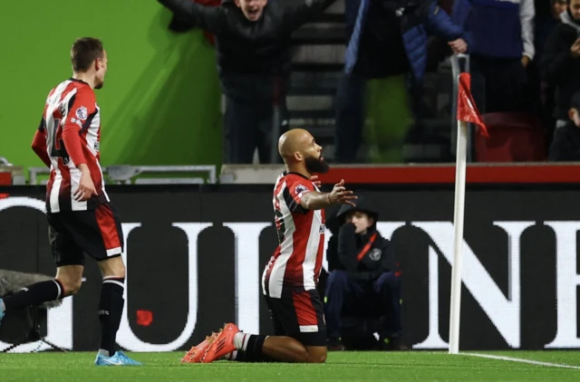 Bryan Mbeumo celebrates