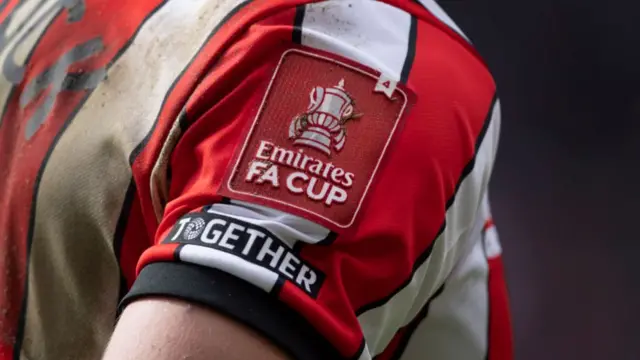 FA Cup badge on the sleeve of a Sheffield United player