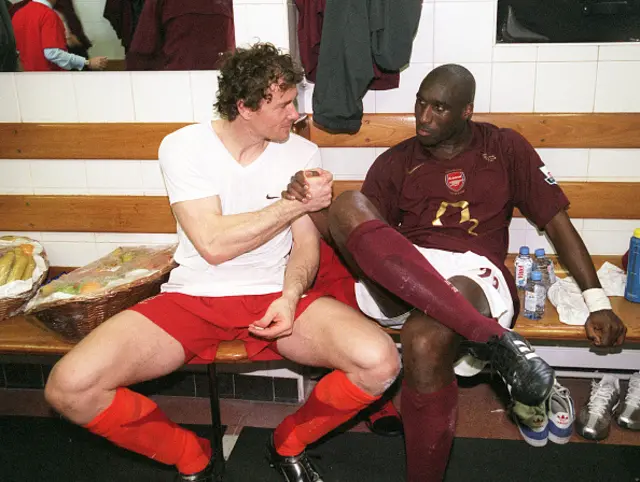 Jens Lehmann and Sol Campbell of Arsenal in the Arsenal Changingroom in Arsenal Stadium