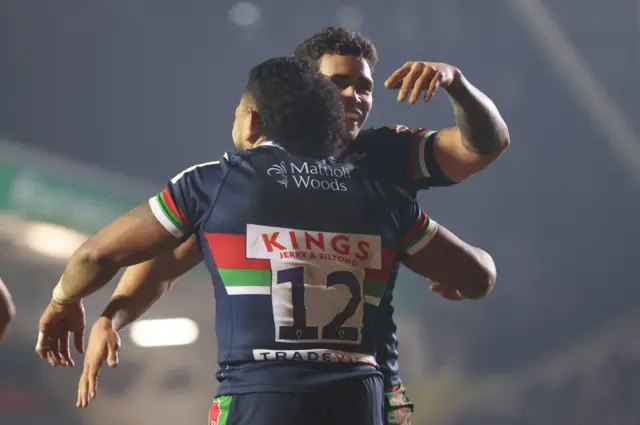 Leicetser celebrate their try