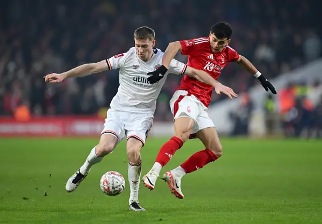 Mark McGuinness of Luton Town is challenged by Ramon Sosa