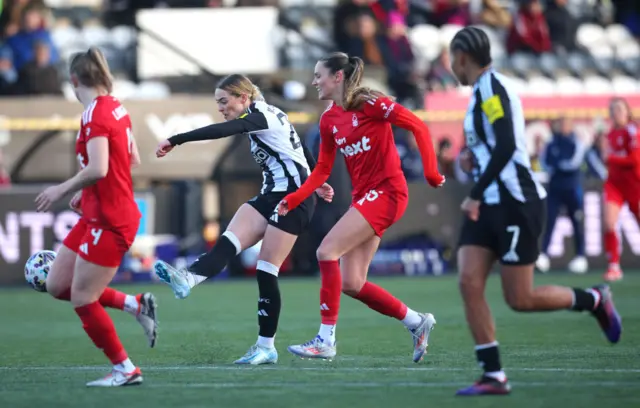 Jasmine McQuade of Newcastle United scores her team's first goal.