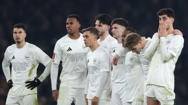 Arsenal players looking dejected