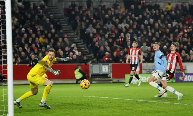 Phil Foden scores