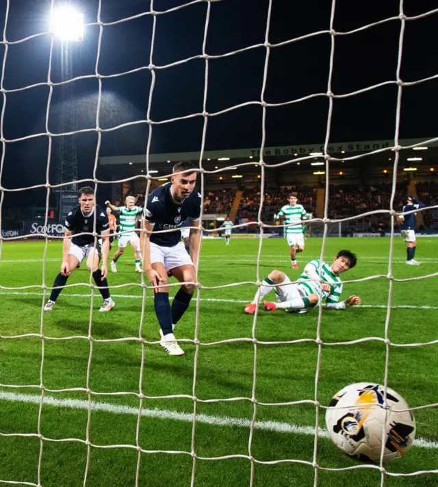 DUNDEE, SCOTLAND - JANUARY 14: Celtic’s Yang Hyun-Jun scores to make it 2-1 during a William Hill Premiership match between Dundee and Celtic at the Scot Foam Stadium at Dens Park, on January 14, 2025, in Dundee, Scotland. (Photo by Craig Foy / SNS Group)