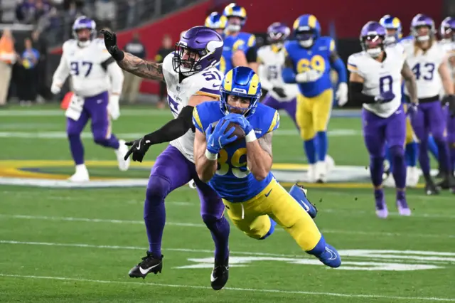 Tyler Higbee hauls in a catch