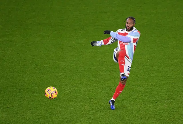 Raheem Sterling of Arsenal warms up