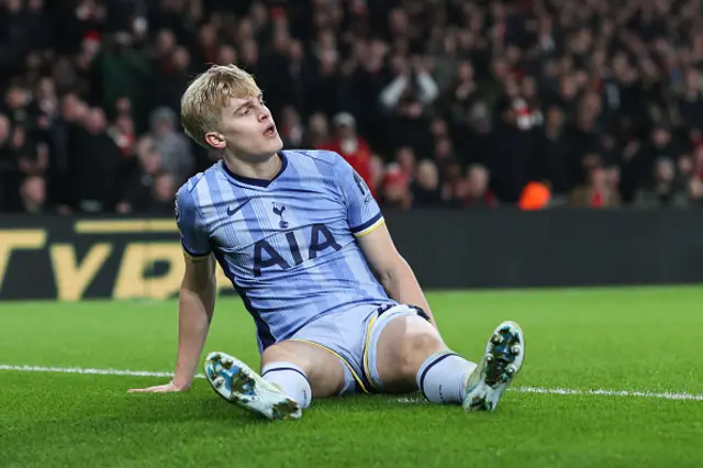 Lucas Bergvall of Tottenham Hotspur reacts