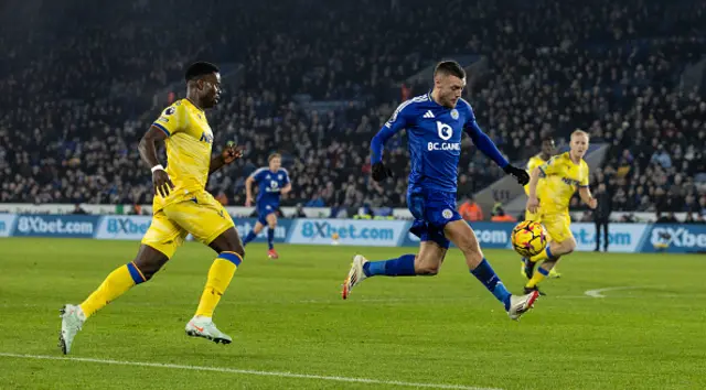 Leicester City's Jamie Vardy (right) controls the ball