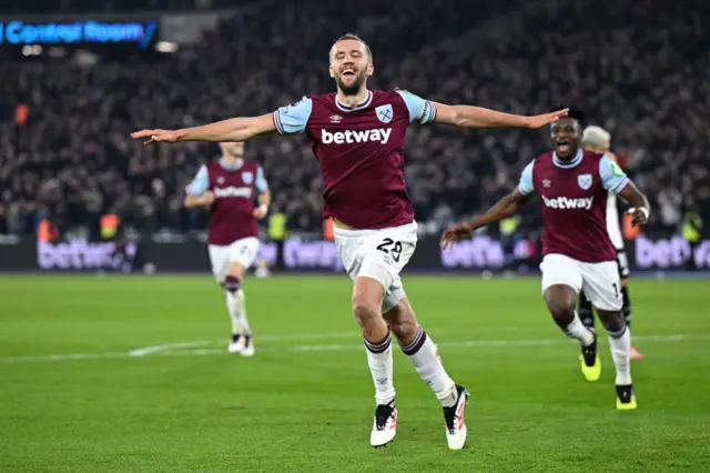 Tomas Soucek celebrating his goal against Fulham